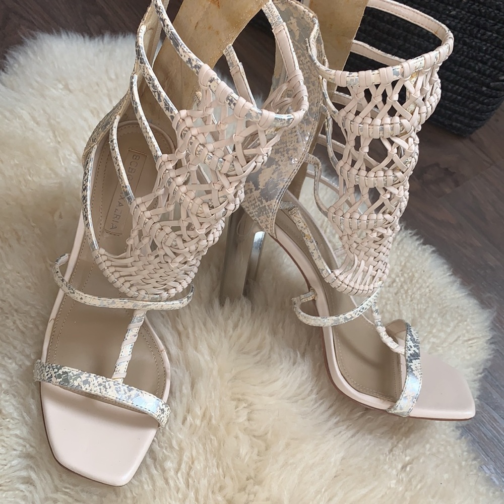 👡 BCBGMaxAzria Heels - Picture 2 of 6